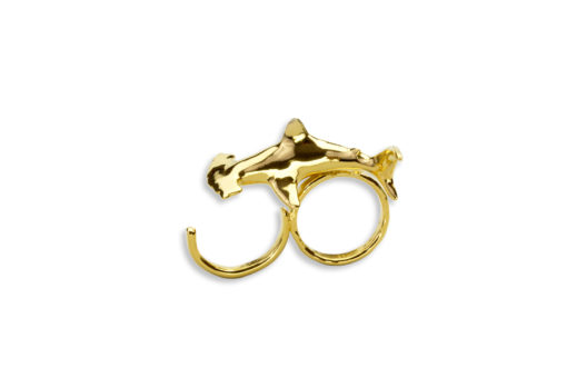 AK Hammerhead knuckleduster ring gold vertical