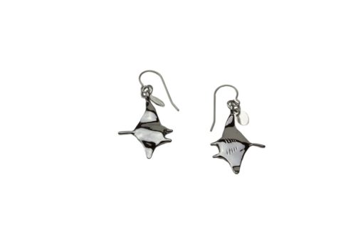 Hohonu Manta earring flip 2