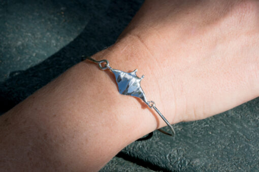 Manta link bracelet