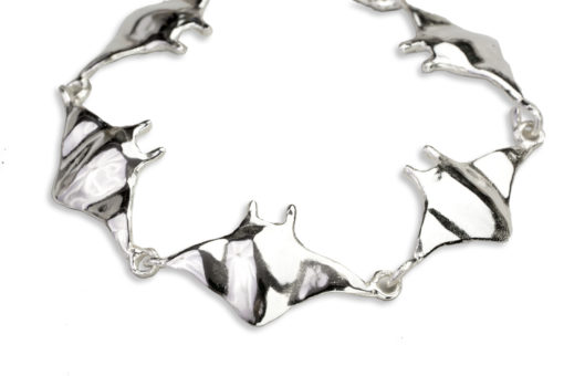 AK manta 5 link bracelet close