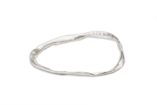 AK ola wai bangle, side view